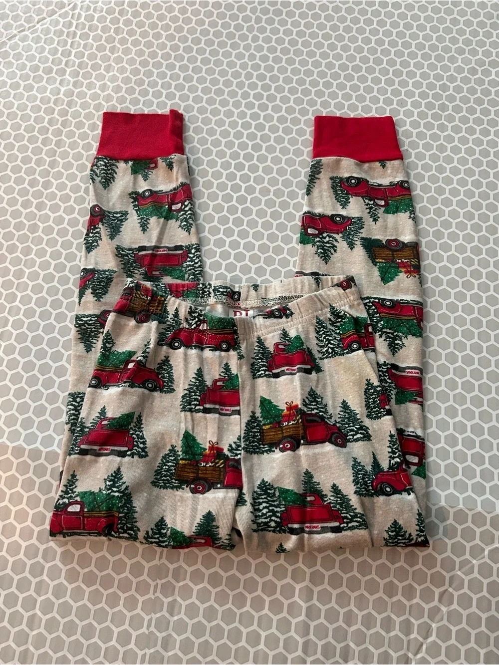 PJ Place Red Truck Print Kids Pajama Set in Cream. Size 7